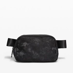 lululemon EVERYWHERE BELT BAG *1L